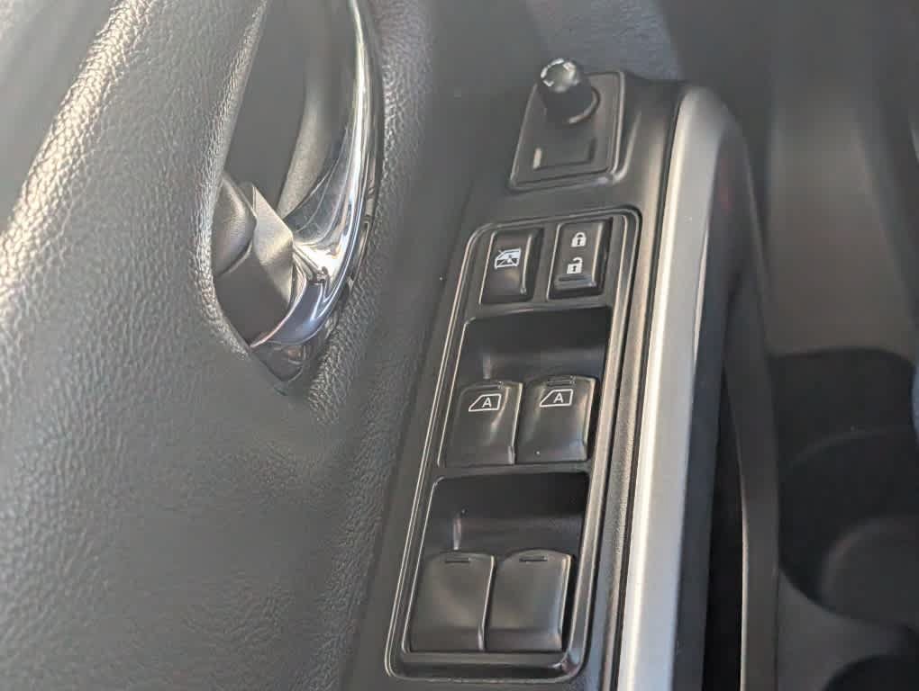 Used 2017 Nissan Titan SV AWD/4WD image 22