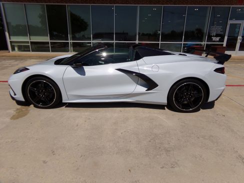 Used 2022 Chevrolet Corvette Stingray Preferred Conv w/ Z51 Performance Package RWD image 8