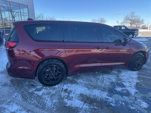 Used 2022 Chrysler Pacifica Touring-L w/ S Appearance Package image 22