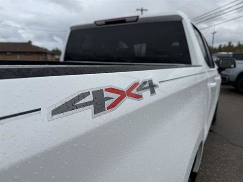 Used 2022 Chevrolet Silverado 1500 LT AWD/4WD image 21
