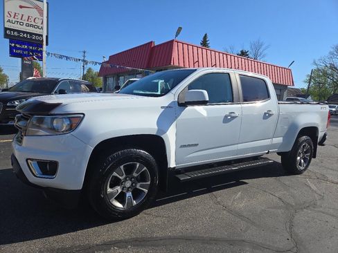 Used 2017 Chevrolet Colorado Z71 AWD/4WD image 2