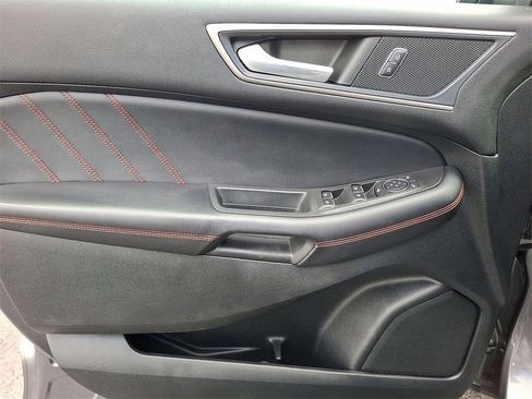 Used 2022 Ford Edge ST-Line image 10