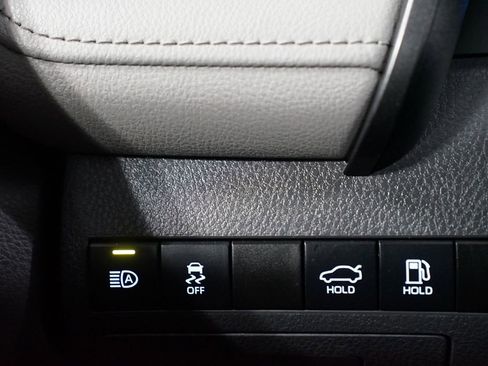 Used 2021 Toyota Camry LE image 21