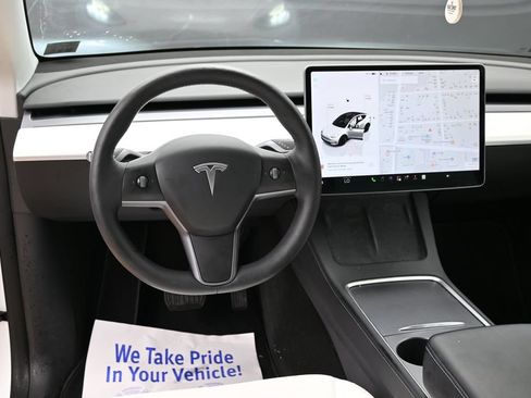 Used 2022 Tesla Model Y Long Range AWD/4WD image 32