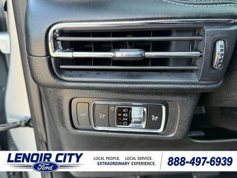 Used 2022 Lincoln Corsair AWD w/ Premium Package image 19