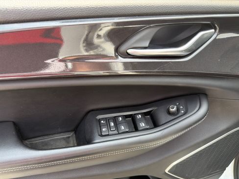 Used 2021 Jeep Grand Cherokee L Laredo w/ Luxury Tech Group I AWD/4WD image 16