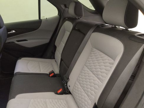 Used 2021 Chevrolet Equinox LS AWD/4WD image 18