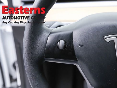 Used 2021 Tesla Model Y Long Range image 15