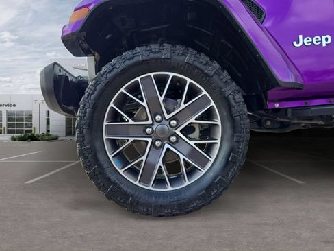 Used 2023 Jeep Wrangler Unlimited Sahara w/ Cold Weather Group AWD/4WD image 11