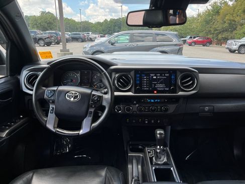 Used 2018 Toyota Tacoma TRD Sport AWD/4WD image 33