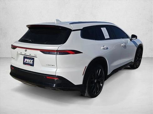 Used 2025 Toyota Crown Signia Limited image 5