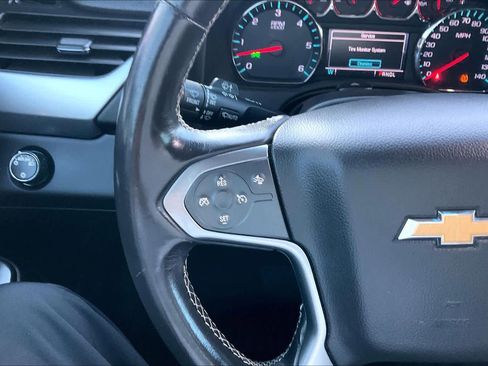 Used 2018 Chevrolet Suburban LT image 22