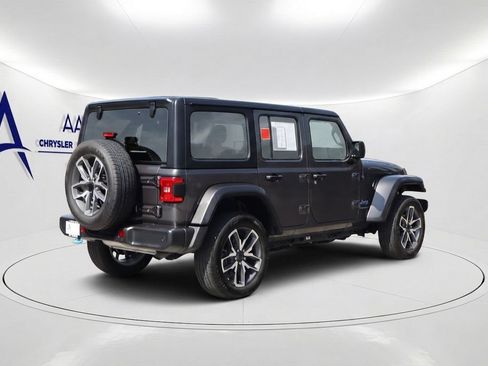 Used 2024 Jeep Wrangler Unlimited w/ Convenience Group AWD/4WD image 4