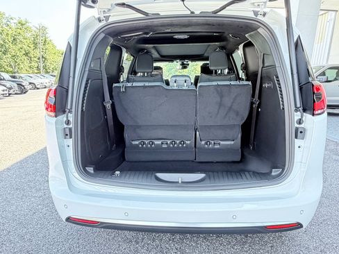 New 2027 Chrysler Pacifica Pinnacle w/ Theater Group FWD image 9