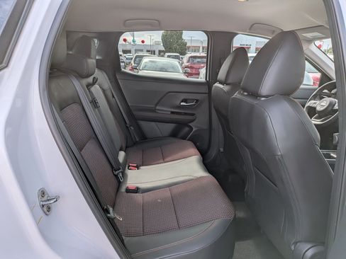 Used 2025 Nissan Kicks SR AWD/4WD image 30