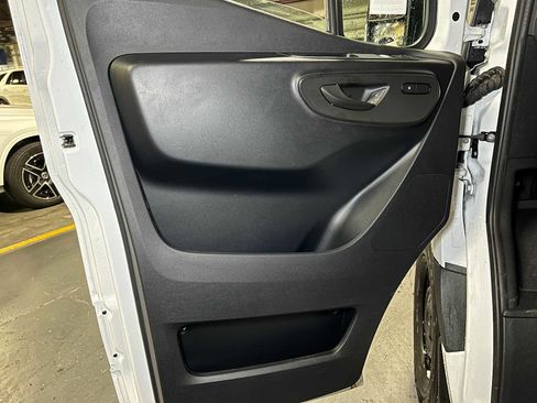 Used 2024 Mercedes-Benz Sprinter 2500 image 18