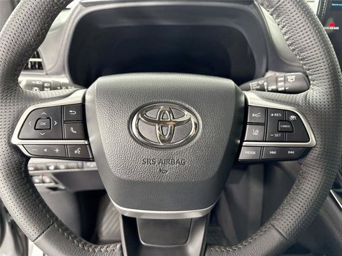 Certified 2025 Toyota Sienna Platinum image 17