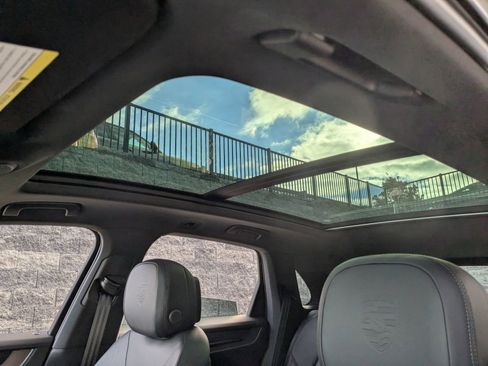 Certified 2026 Porsche Cayenne AWD/4WD image 26