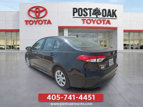 Used 2025 Toyota Corolla LE FWD image 3