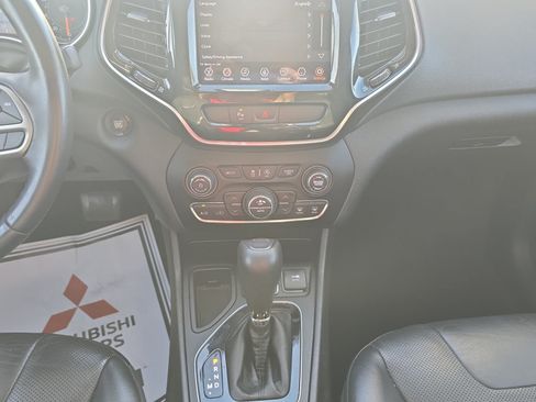 Used 2019 Jeep Cherokee Limited FWD image 15