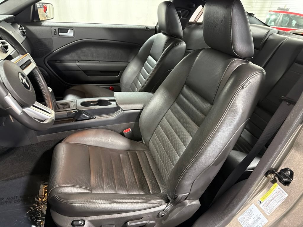 Used 2005 Ford Mustang GT RWD image 5