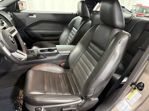 Used 2005 Ford Mustang GT RWD image 5