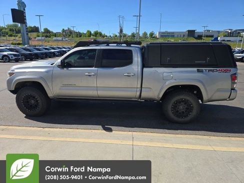 Used 2022 Toyota Tacoma TRD Sport w/ Technology Package AWD/4WD image 9
