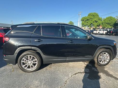 Used 2022 GMC Terrain SLT w/ Infotainment Package II FWD image 12