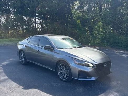Used 2023 Nissan Altima 2.0 SR FWD image 3