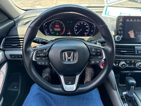 Used 2018 Honda Accord Touring image 14