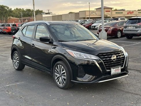 Certified 2023 Nissan Kicks SV image 3