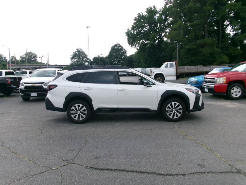 Used 2025 Subaru Outback Premium AWD/4WD image 5