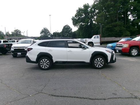 Used 2025 Subaru Outback Premium AWD/4WD image 5