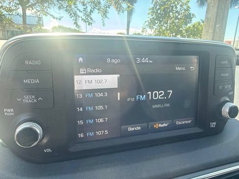 Used 2020 Hyundai Santa Fe SEL FWD image 17