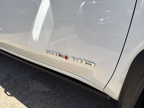 Used 2024 GMC Sierra 2500 AT4 w/ AT4 Premium Plus Package AWD/4WD image 8