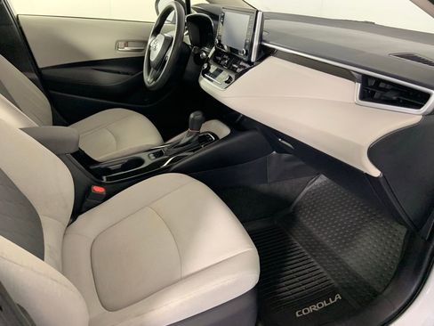 Used 2021 Toyota Corolla LE image 16