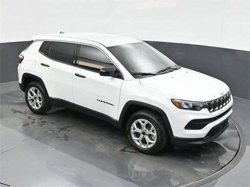 Used 2025 Jeep Compass Sport image 31