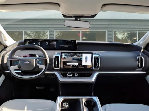 New 2025 Ford Expedition Platinum w/ Platinum Ultimate Package image 10