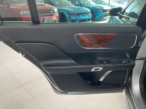 Used 2020 Lincoln Continental Standard 4dr Sedan image 17