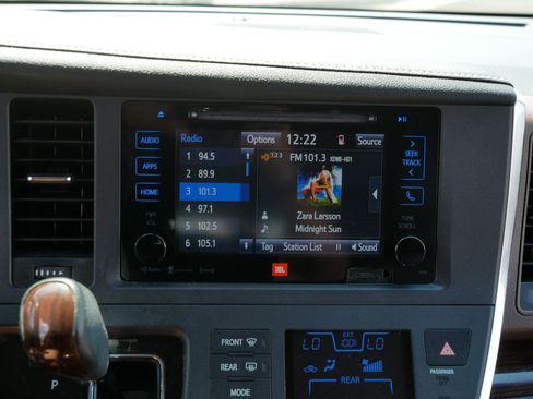 Used 2017 Toyota Sienna Limited Premium AWD/4WD image 27