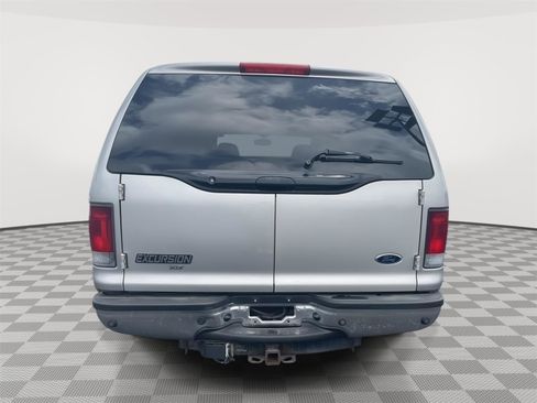 Used 2005 Ford Excursion XLT AWD/4WD image 6
