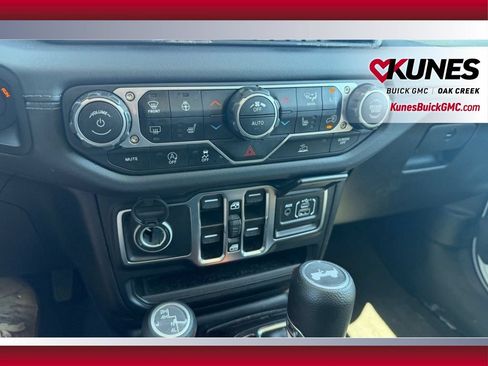 Used 2025 Jeep Wrangler Unlimited Sahara AWD/4WD image 25