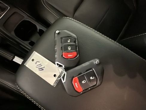 Used 2022 Jeep Wrangler Unlimited Sahara AWD/4WD image 23