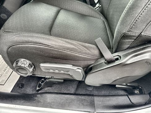 Used 2023 Jeep Wrangler Sport S image 14