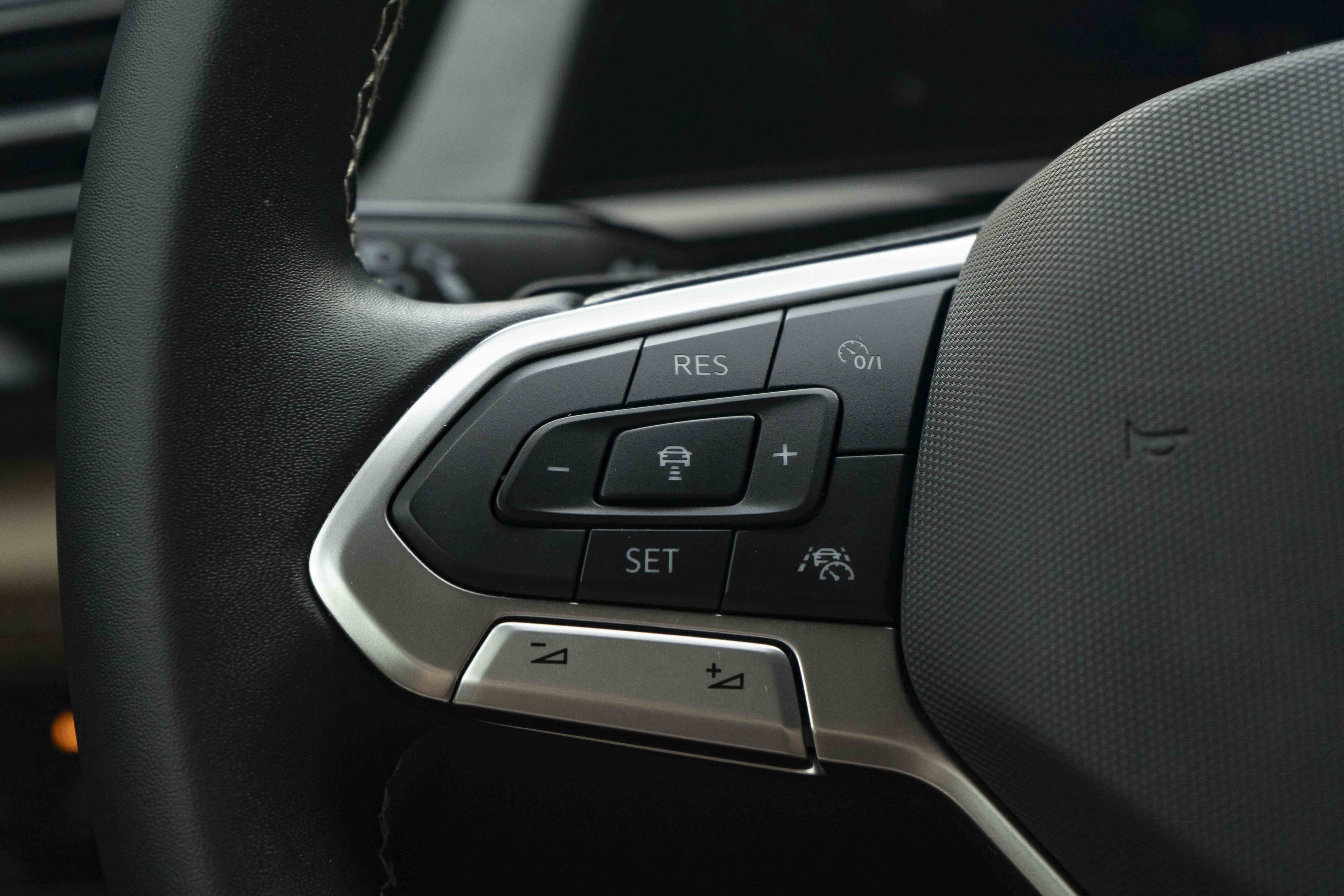 Certified 2024 Volkswagen Atlas Cross Sport SE FWD image 17
