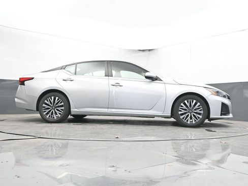 Used 2023 Nissan Altima 2.5 SV FWD image 45