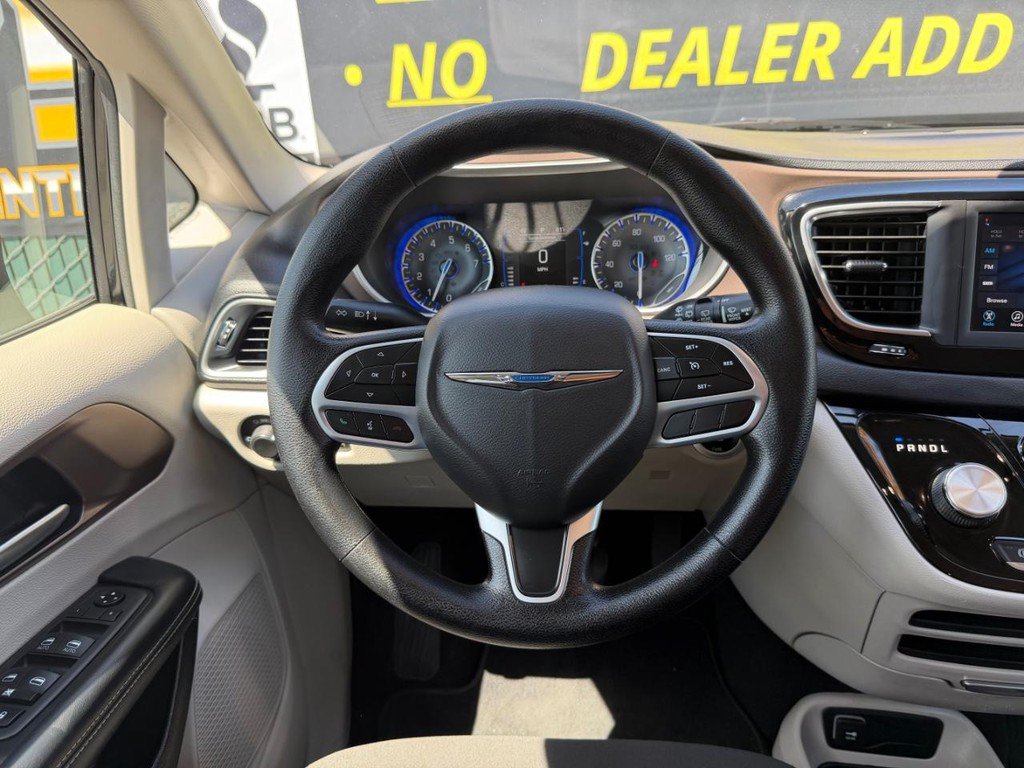 Used 2020 Chrysler Voyager LX FWD image 27