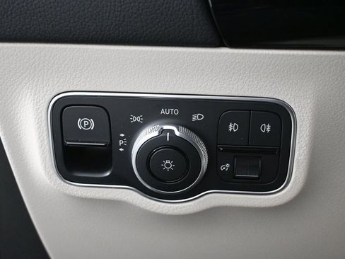 Certified 2025 Mercedes-Benz GLA 250 image 9