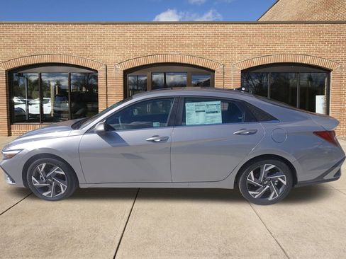 New 2025 Hyundai Elantra Limited image 7
