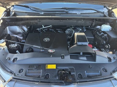 Used 2019 Toyota Highlander XLE image 23